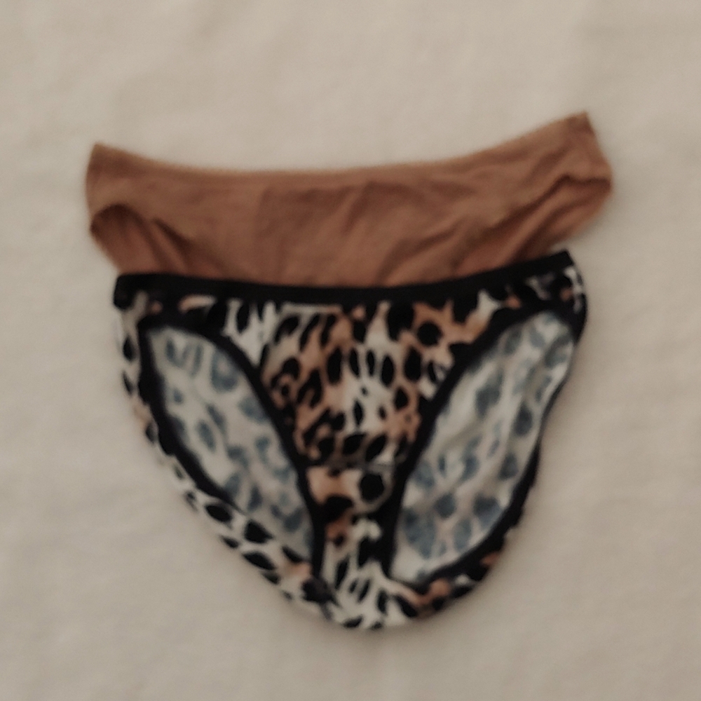 Two Victoria's Secret Cotton Low-Rise Bikini Panties, Small NWT